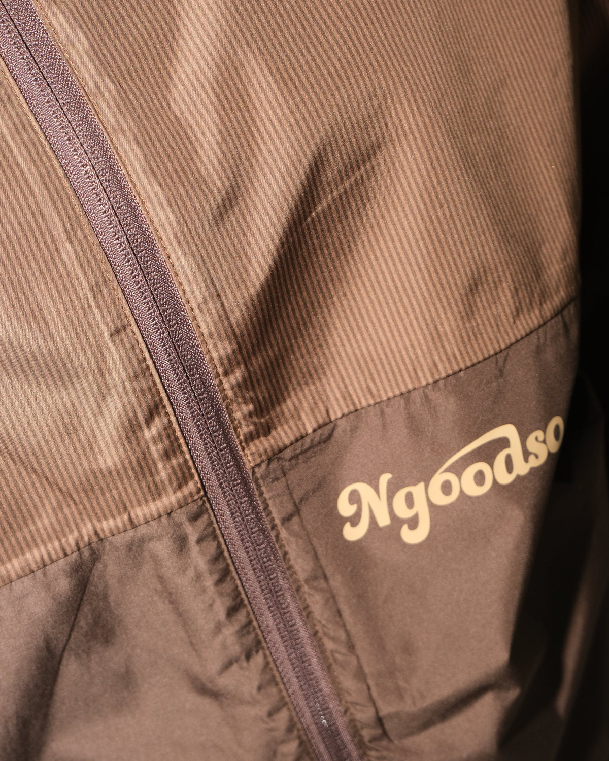 STRIBET VINDJAKKE BRUN