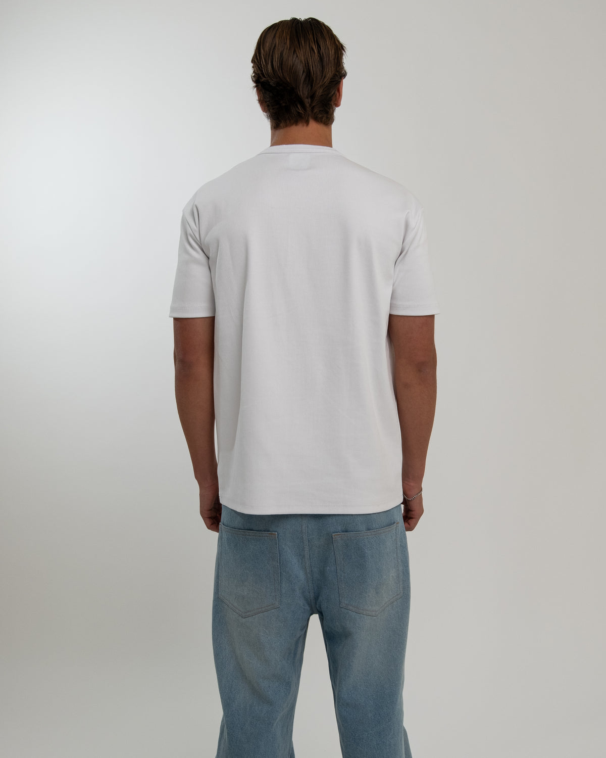 HENLEY T-SHIRT HVID