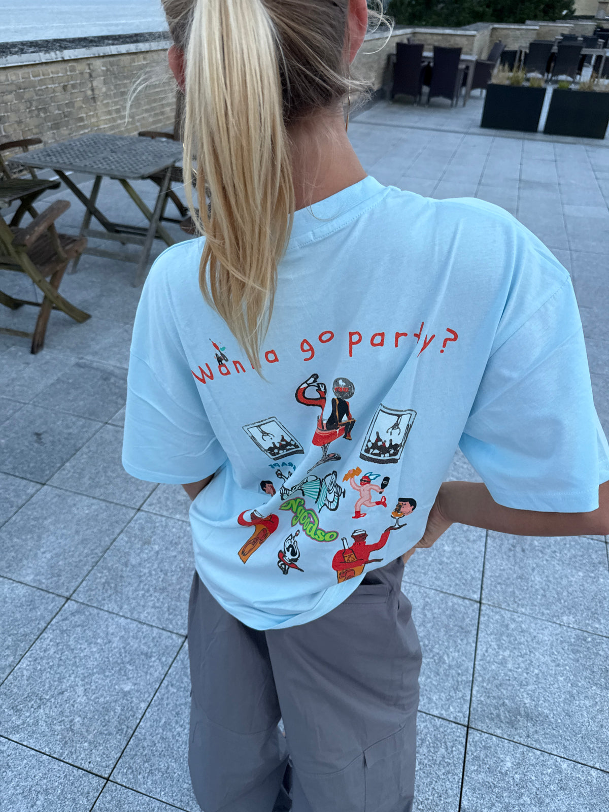 PARTY PRINT T-SHIRT LYSEBLÅ