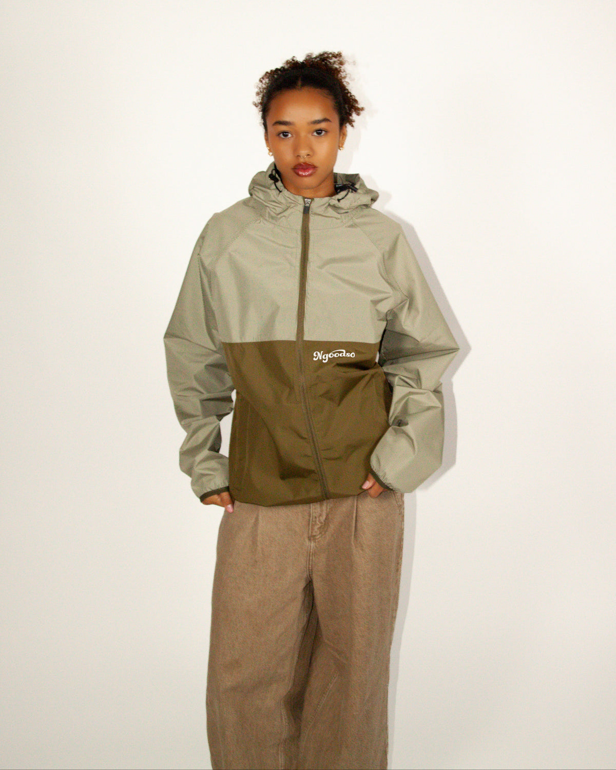 STRIBET VINDJAKKE GRØN